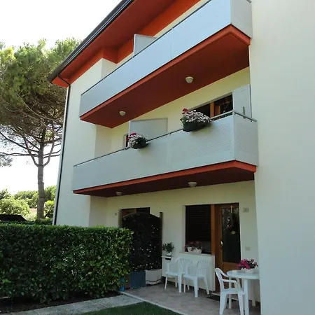 Flora Apartman *