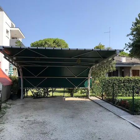 Flora Apartment